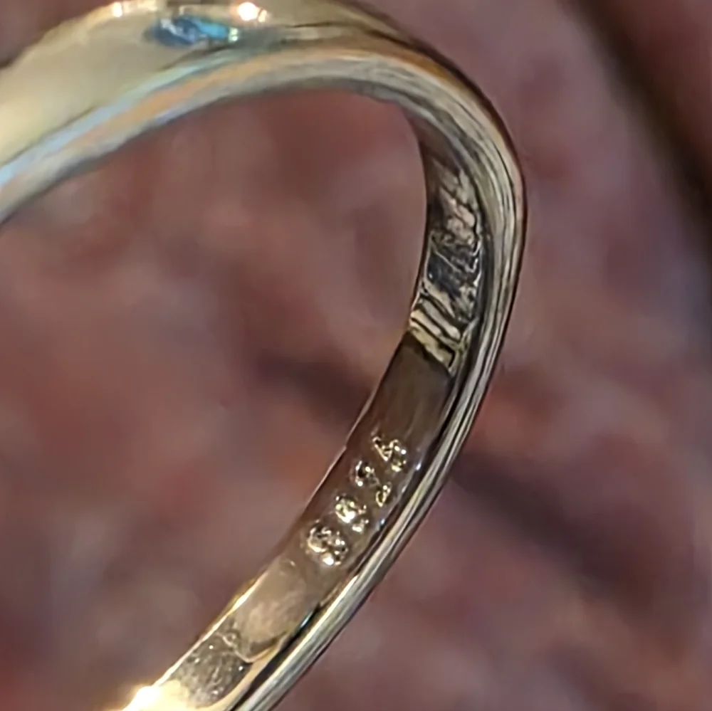 Stunning 925  Silver Women's Ring with Crystal Accents